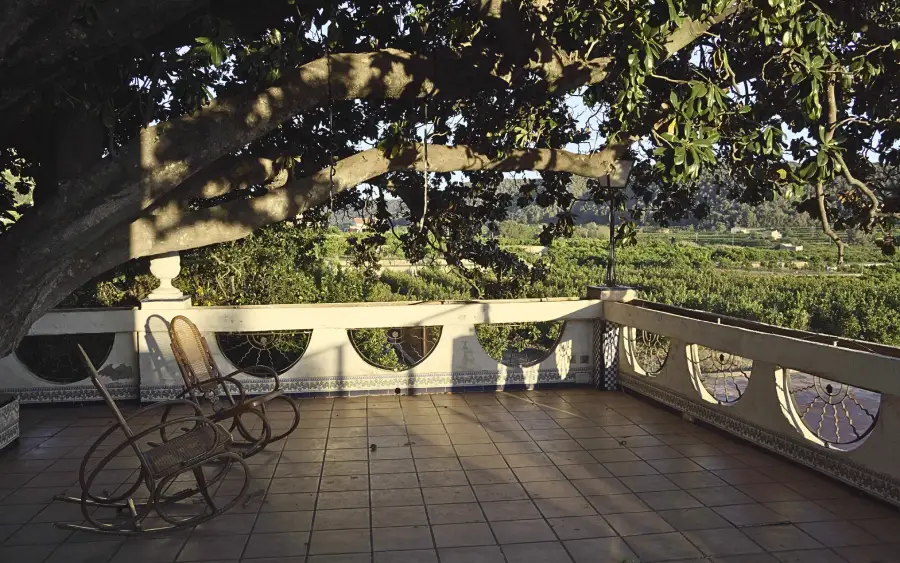 Jardín y zona de piscina al aire libre en Casa Magnolia (Alzira, Valencia)